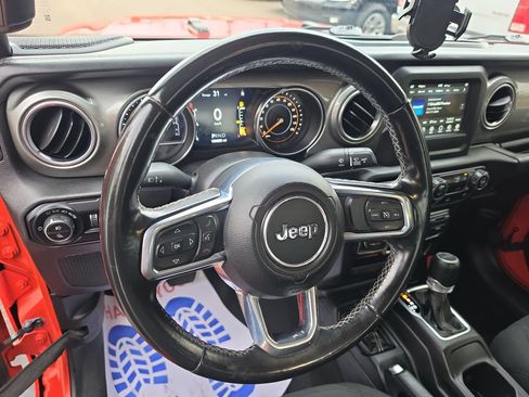Used 2021 Jeep Gladiator Overland AWD/4WD image 14