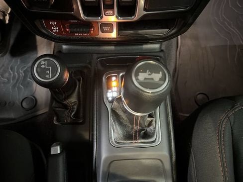 Used 2020 Jeep Wrangler Unlimited Rubicon w/ LED Lighting Group AWD/4WD image 15