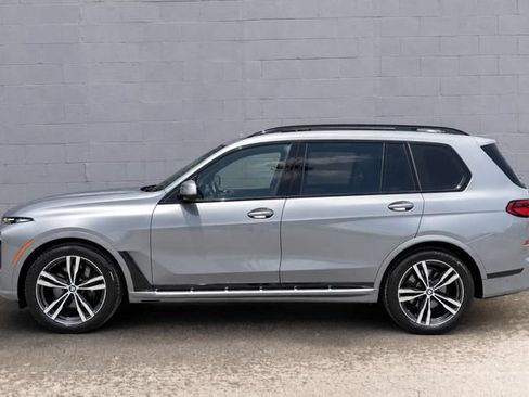 Used 2025 BMW X7 xDrive40i w/ M Sport Package AWD/4WD image 4