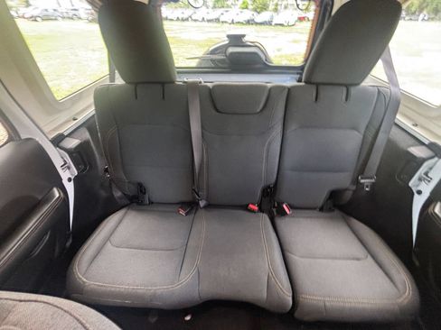 Used 2025 Jeep Wrangler Unlimited Sahara AWD/4WD image 39