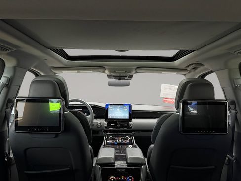 Used 2019 Lincoln Navigator Reserve AWD/4WD image 27