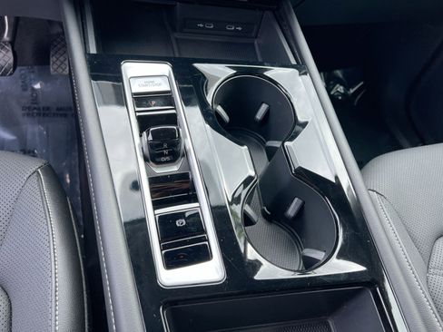 Used 2024 Volkswagen Atlas SE image 21