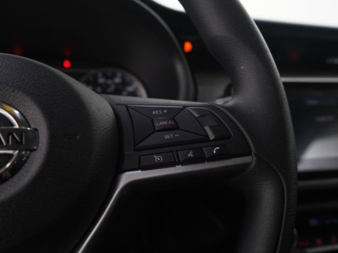 Used 2018 Nissan Kicks SV FWD image 23