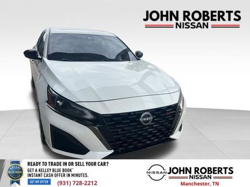 Used 2024 Nissan Altima 2.5 SR w/ SR Premium Package FWD image 3
