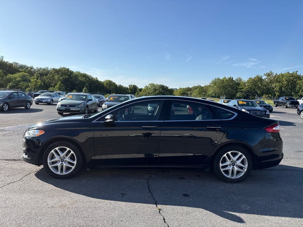 Used 2016 Ford Fusion SE w/ Equipment Group 202A FWD image 1