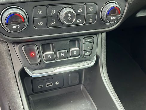 Used 2018 GMC Terrain SLT w/ Preferred Package AWD/4WD image 19