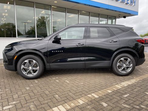 Used 2024 Chevrolet Blazer LT w/ Convenience Package FWD image 2