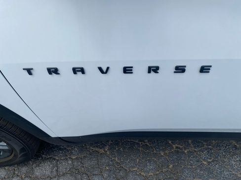 Used 2021 Chevrolet Traverse RS image 8