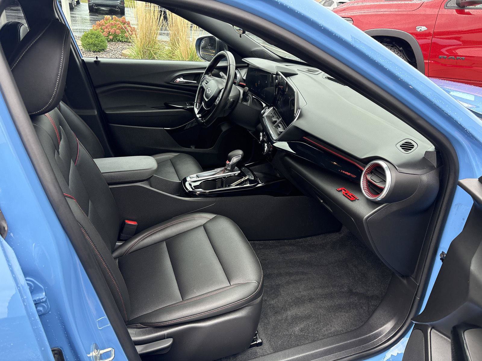 Used 2024 Chevrolet Trax RS w/ Sunroof Package FWD image 13