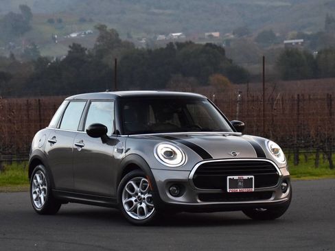 Used 2020 MINI Cooper 4-Door Hardtop image 2