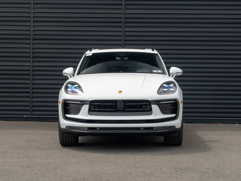 Certified 2026 Porsche Macan AWD/4WD image 11