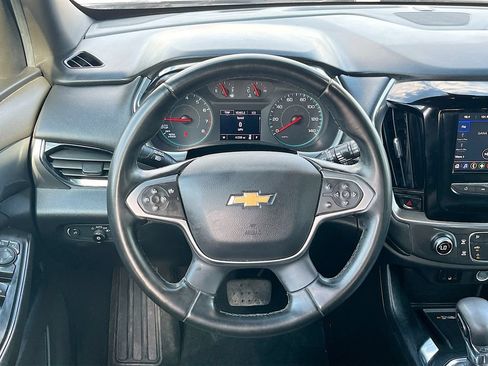 Used 2023 Chevrolet Traverse LT FWD image 11