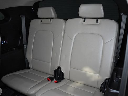 Used 2019 Hyundai Santa Fe XL image 16