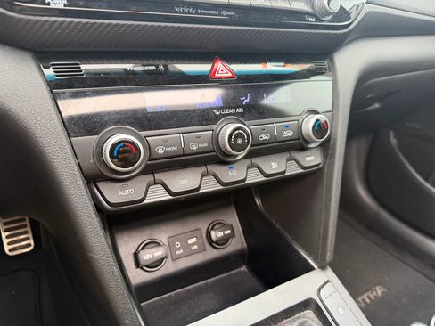 Used 2020 Hyundai Elantra Sport w/ Premium Package 02 FWD image 20