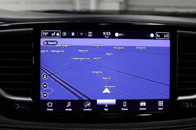 Certified 2025 Chrysler Pacifica Limited FWD image 19