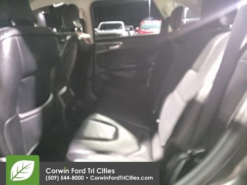 Used 2019 Ford Edge Titanium image 10