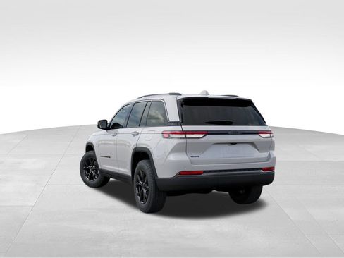 New 2026 Jeep Grand Cherokee Altitude AWD/4WD image 3