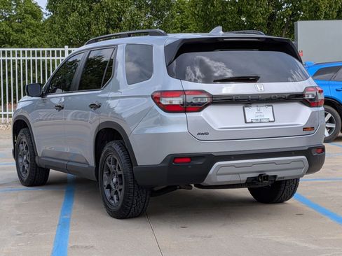 Certified 2025 Honda Pilot TrailSport image 8