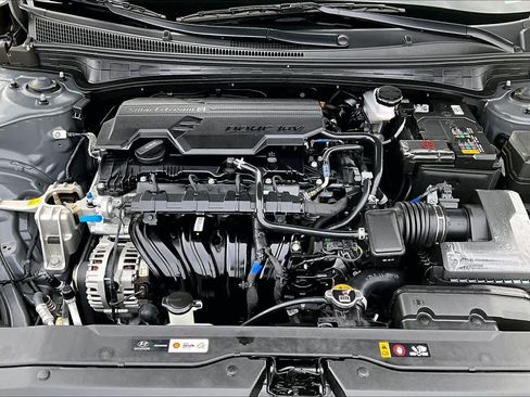 Certified 2025 Hyundai Elantra Sport image 30