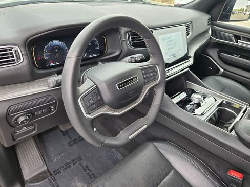 Used 2024 Jeep Wagoneer L Series II w/ Flexible Seating Group AWD/4WD image 10