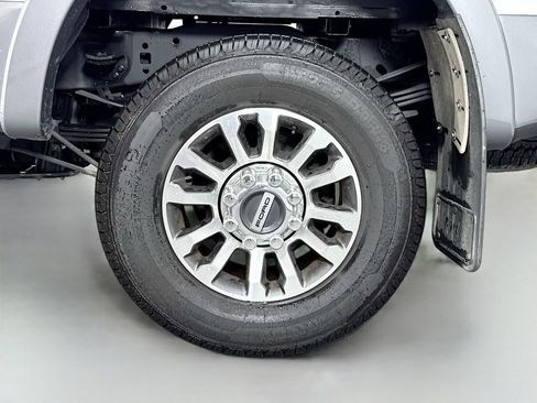Used 2022 Ford F350 Lariat w/ Lariat Ultimate Package AWD/4WD image 9
