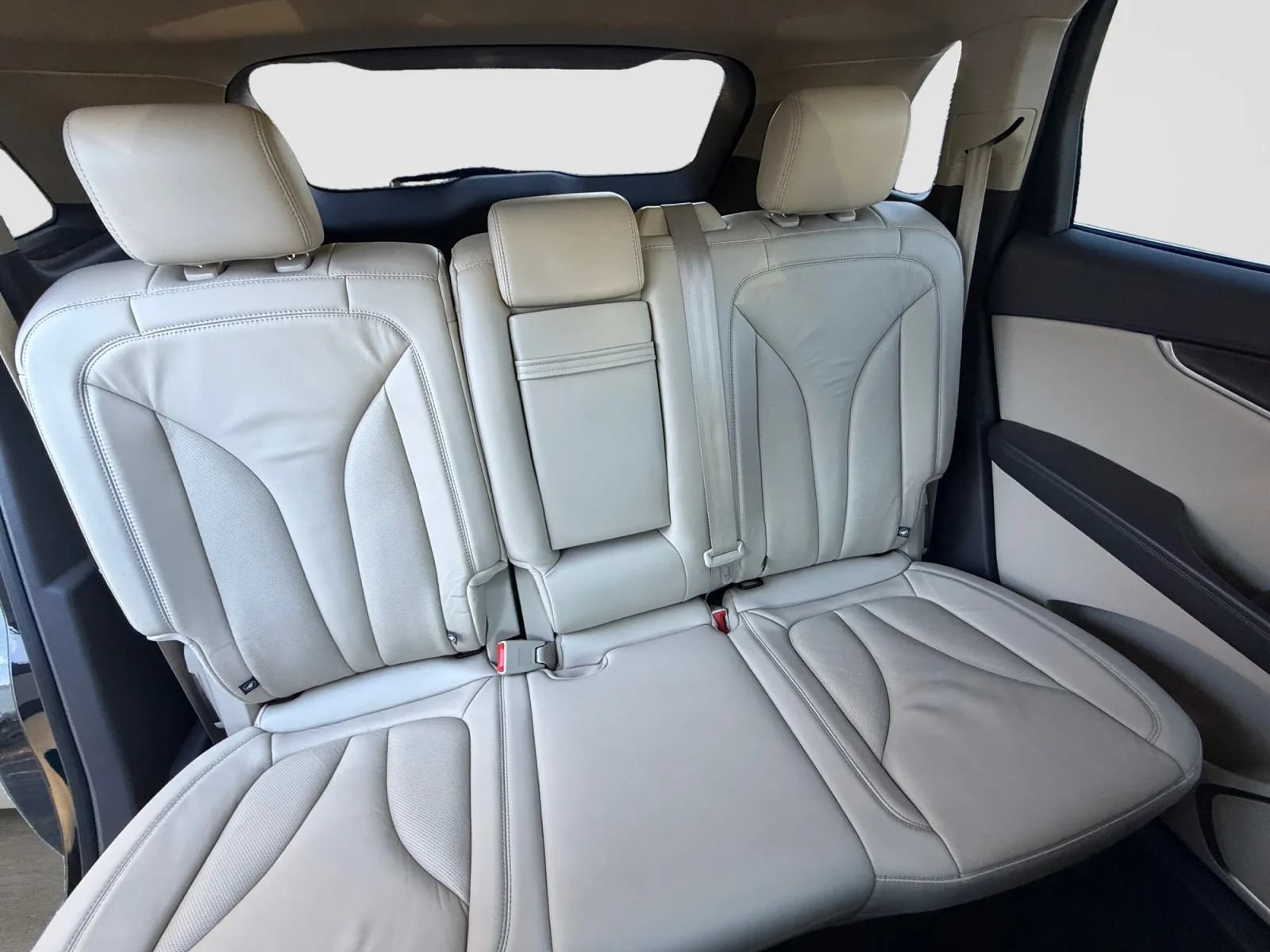 Used 2017 Lincoln MKX Select w/ Select Plus Package AWD/4WD image 18