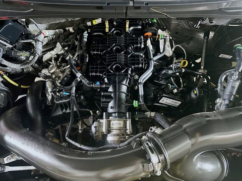 Used 2021 Ford Expedition XLT image 32