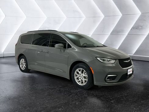 Used 2022 Chrysler Pacifica Touring-L FWD image 1