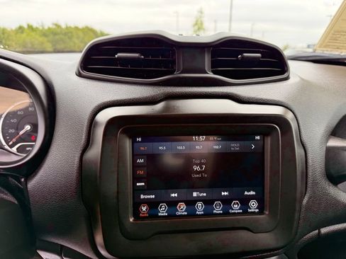 Used 2019 Jeep Renegade Latitude image 17