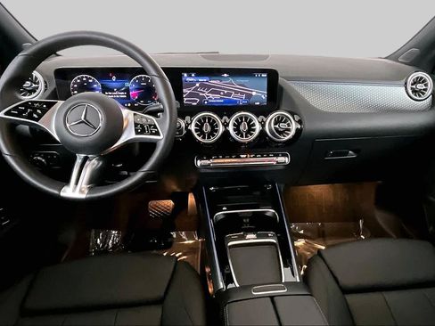 Used 2024 Mercedes-Benz GLA 250 4MATIC image 16