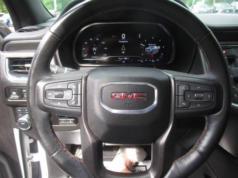 Used 2024 GMC Yukon XL AT4 w/ Technology Package AWD/4WD image 29