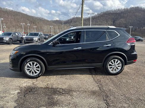 Used 2019 Nissan Rogue SV image 2