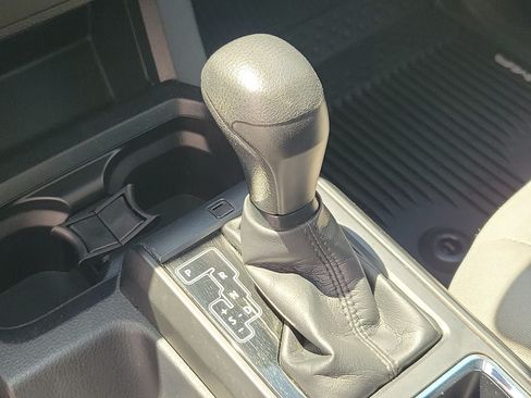 Used 2018 Toyota Tacoma SR RWD image 22