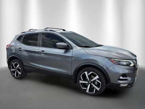 Used 2021 Nissan Rogue Sport SL w/ Premium Package FWD image 2
