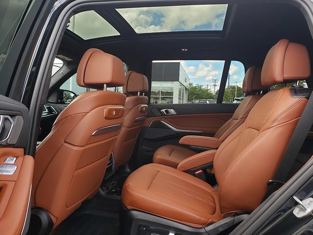 Used 2025 BMW X7 M60i AWD/4WD image 13