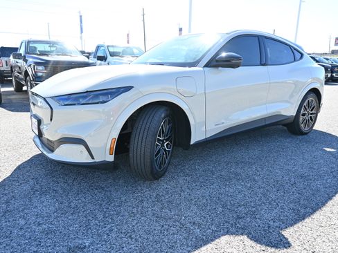 New 2025 Ford Mustang Mach-E Premium image 9