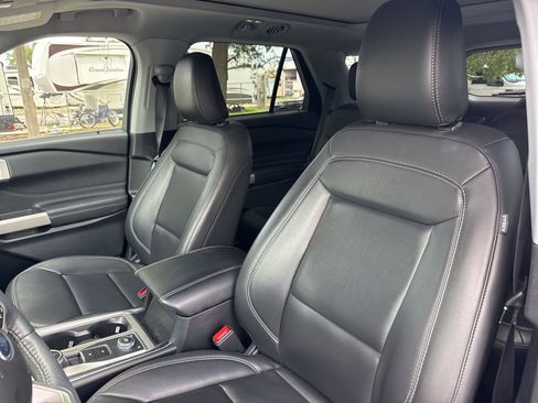Used 2023 Ford Explorer XLT w/ Equipment Group 202A AWD/4WD image 10