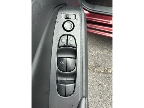 Used 2025 Nissan Altima 2.5 SV FWD image 12