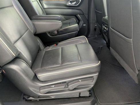 Used 2023 Chevrolet Suburban Premier image 33