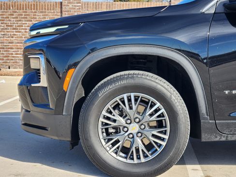 Used 2024 Chevrolet Traverse LT image 10