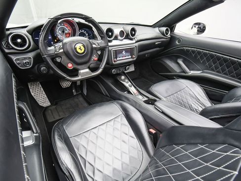 Used 2016 Ferrari California T image 12
