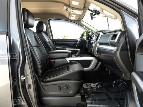 Used 2017 Nissan Titan PRO-4X w/ Pro-4x Convenience Package AWD/4WD image 41