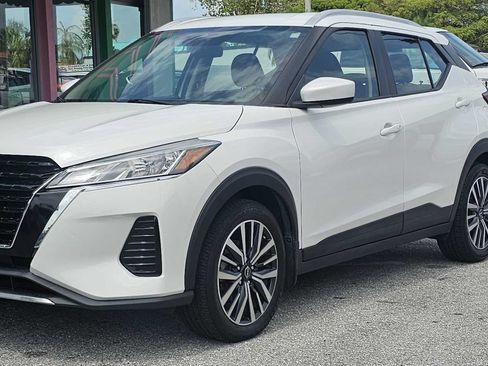 Used 2022 Nissan Kicks SV FWD image 1