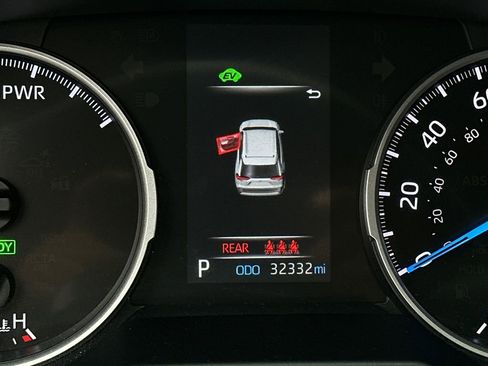 Used 2022 Toyota RAV4 LE image 21