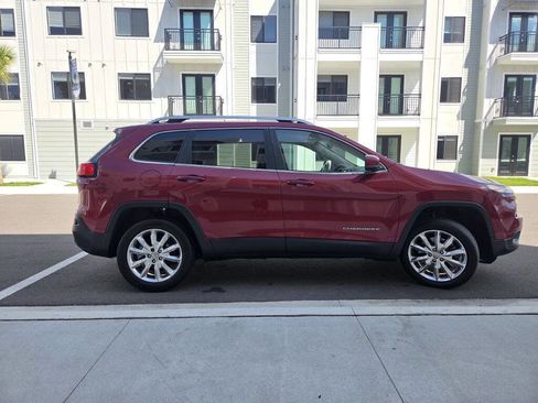 Used 2017 Jeep Cherokee Limited image 5