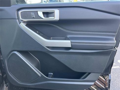 Used 2023 Ford Explorer XLT image 24