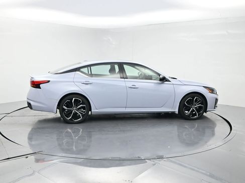 Used 2023 Nissan Altima 2.5 SR w/ SR Premium Package FWD image 4