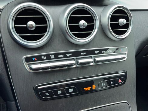Used 2021 Mercedes-Benz GLC 300 image 31