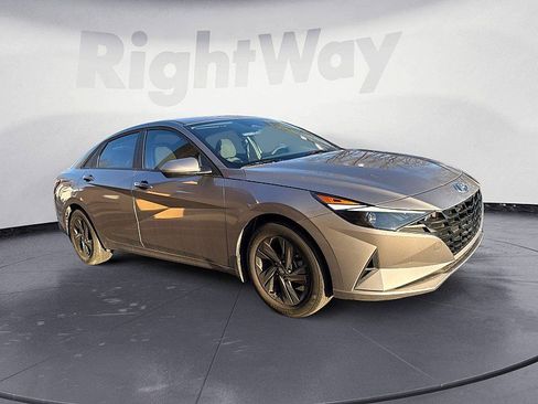 Used 2023 Hyundai Elantra SEL FWD image 7