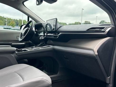 Used 2024 Toyota Sienna XLE w/ XLE Plus Package AWD/4WD image 29
